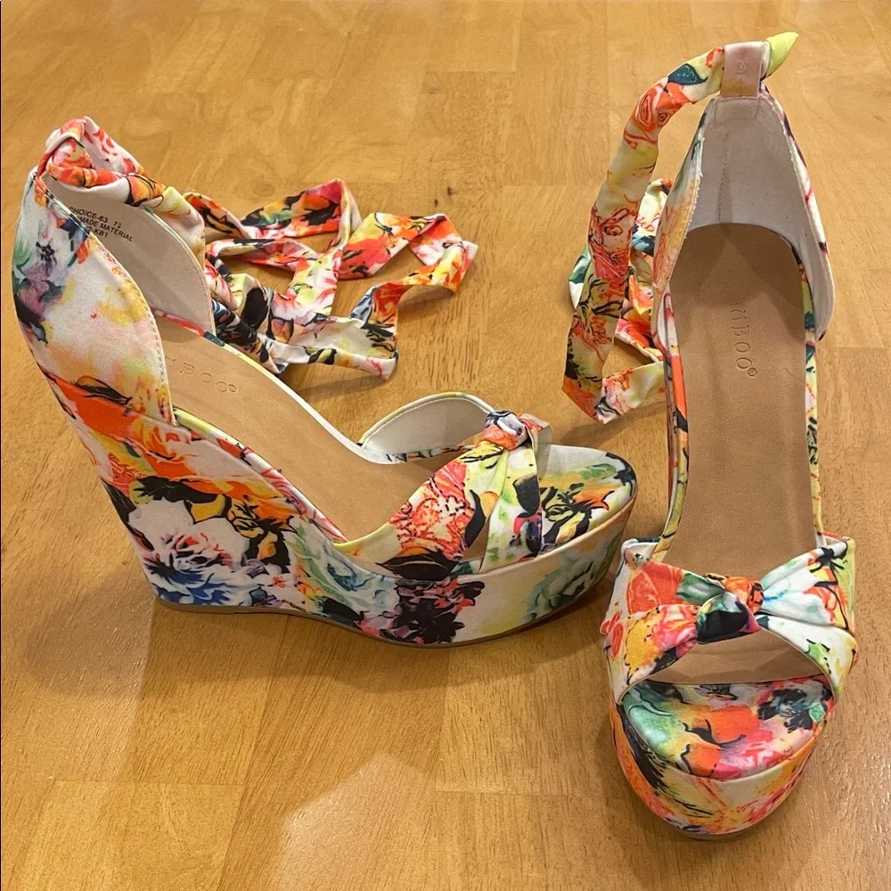 Bamboo Floral Choice-63 Peep Toe Women's Espadrille Wrap Around Wedges Size 7.5